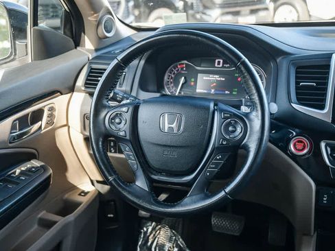 Used 2016 Honda Pilot Touring image 12