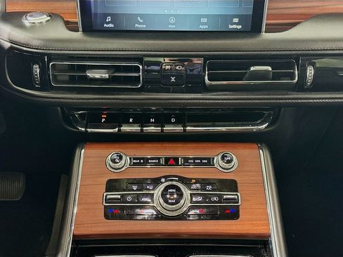 Used 2022 Lincoln Aviator Reserve AWD/4WD image 16