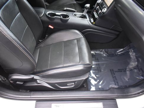 Used 2019 Ford Mustang GT Premium w/ Equipment Group 401A RWD image 28