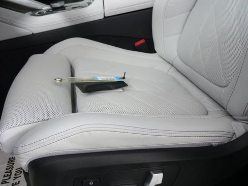 Certified 2024 BMW X6 xDrive40i w/ Executive Package image 9