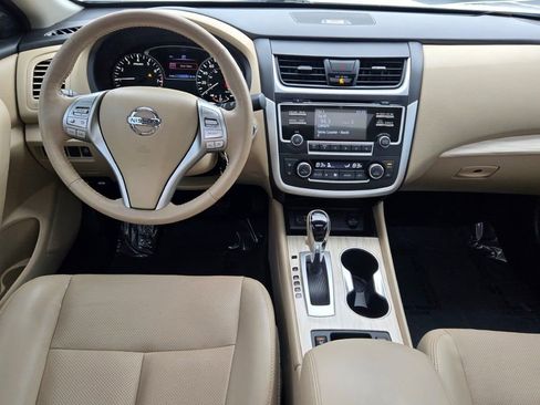 Used 2017 Nissan Altima 2.5 SL w/ Moonroof Package image 16