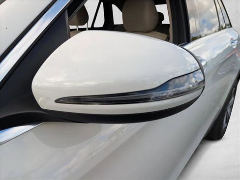 Used 2022 Mercedes-Benz GLC 300 image 5