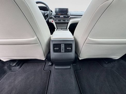 Used 2019 Honda Accord Touring image 12