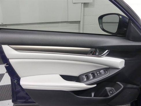 Used 2019 Honda Accord LX image 17