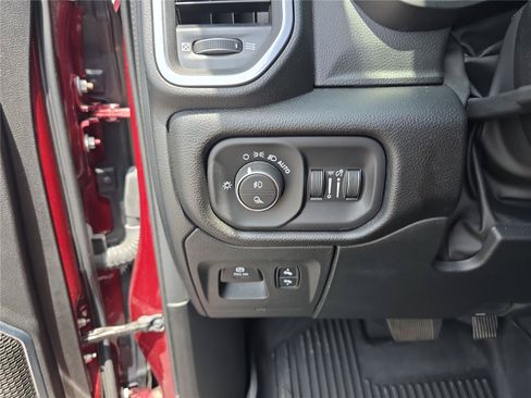 Used 2023 RAM 1500 Laramie AWD/4WD image 34