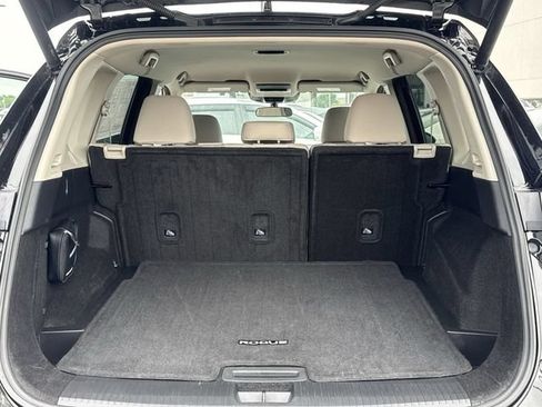 Used 2025 Nissan Rogue SV FWD image 11
