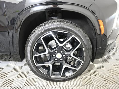 Used 2025 Chevrolet Traverse High Country w/ LPO, Floor Liner Package AWD/4WD image 11