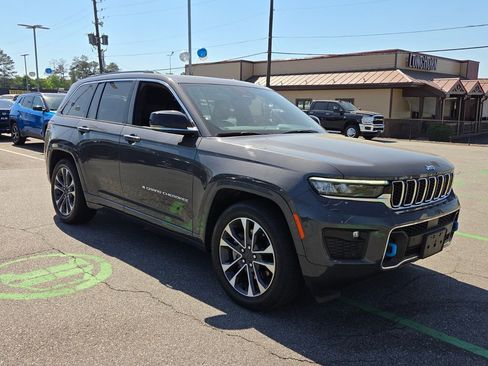 Used 2023 Jeep Grand Cherokee Overland w/ Luxury Tech Group IV AWD/4WD image 1