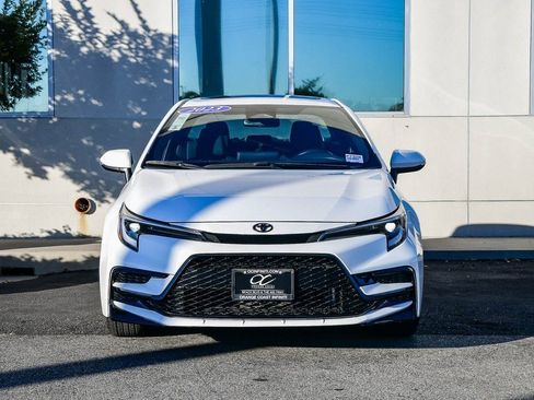 Used 2023 Toyota Corolla SE image 2