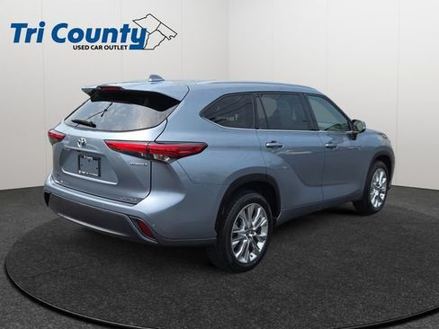 Used 2022 Toyota Highlander Limited FWD image 8
