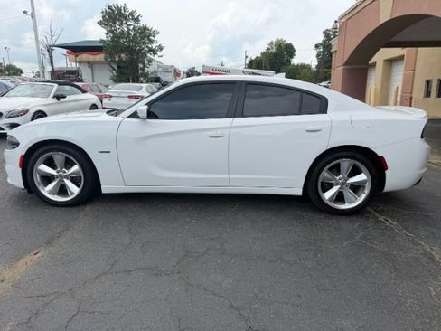 Used 2017 Dodge Charger R/T w/ Premium Group RWD image 7
