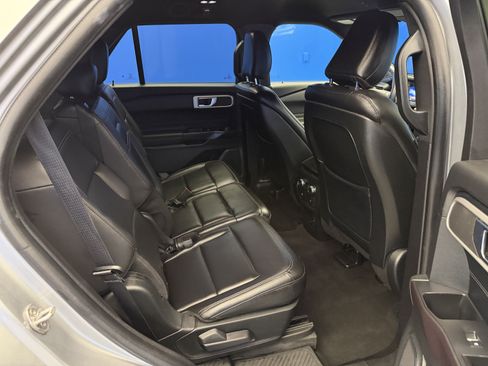 Used 2020 Ford Explorer XLT w/ Equipment Group 202A RWD image 26
