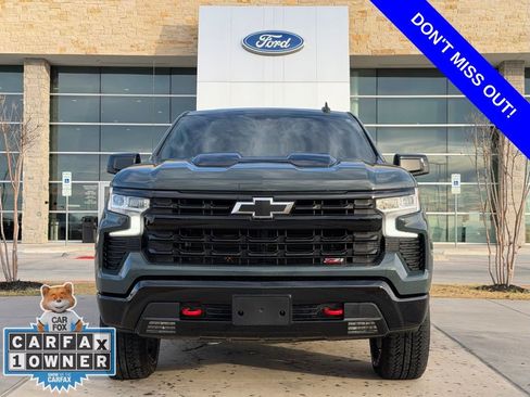 Used 2025 Chevrolet Silverado 1500 LT Trail Boss w/ Convenience Package II image 2