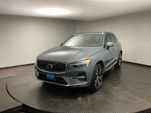 Used 2023 Volvo XC60 B5 Plus w/ Climate Package image 3