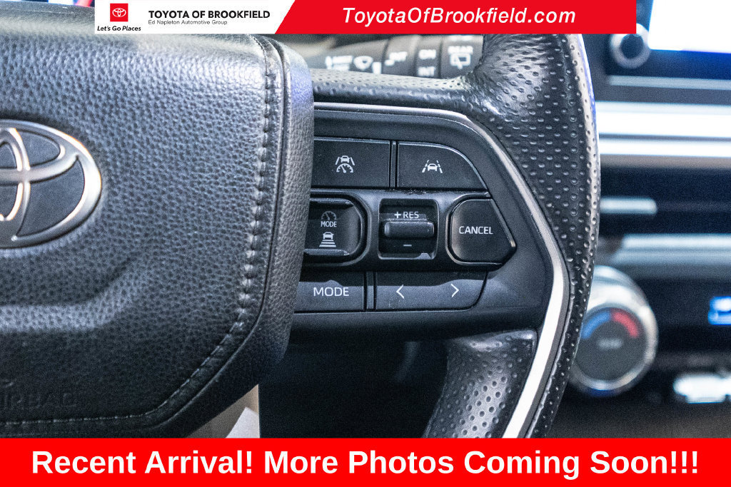 Used 2025 Toyota 4Runner SR5 AWD/4WD image 19