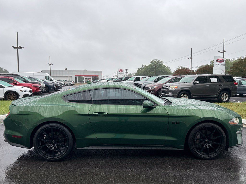 Used 2022 Ford Mustang GT RWD image 2
