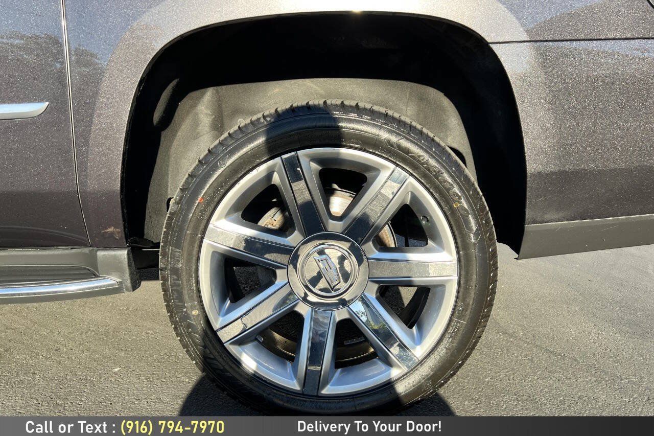 Used 2017 Cadillac Escalade ESV Luxury AWD/4WD image 10