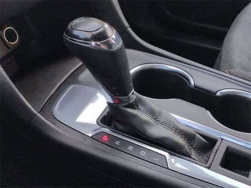 Used 2018 Chevrolet Equinox LT image 30