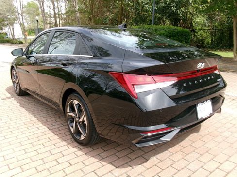 Used 2022 Hyundai Elantra Limited image 7