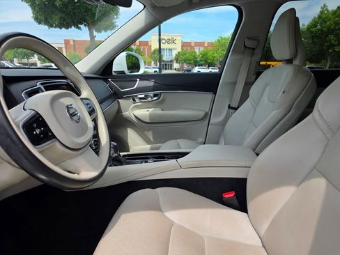 Used 2020 Volvo XC90 T5 Momentum w/ Protection Package Premier AWD/4WD image 17