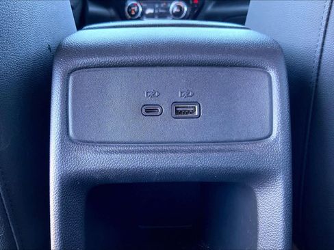 Used 2025 Chevrolet Trax RS w/ Sunroof Package image 34