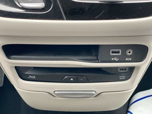 Used 2017 Chrysler Pacifica Touring-L Plus FWD image 25