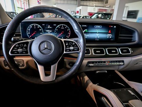 Used 2020 Mercedes-Benz GLE 350 4MATIC w/ Premium Package image 28
