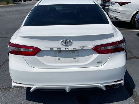 Used 2018 Toyota Camry SE w/ Convenience Package FWD image 4