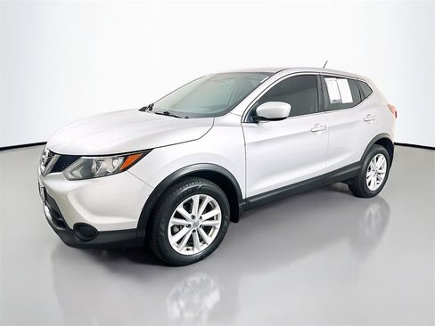 Used 2017 Nissan Rogue Sport S w/ S Appearance Package image 3