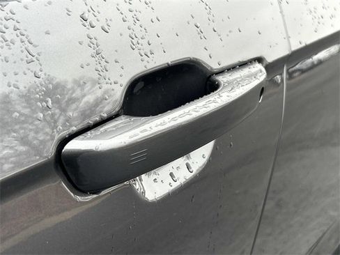 Used 2024 Jeep Grand Cherokee Laredo X image 14