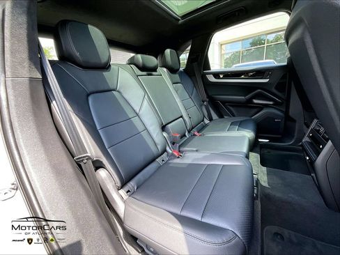 Used 2026 Porsche Cayenne AWD/4WD image 25