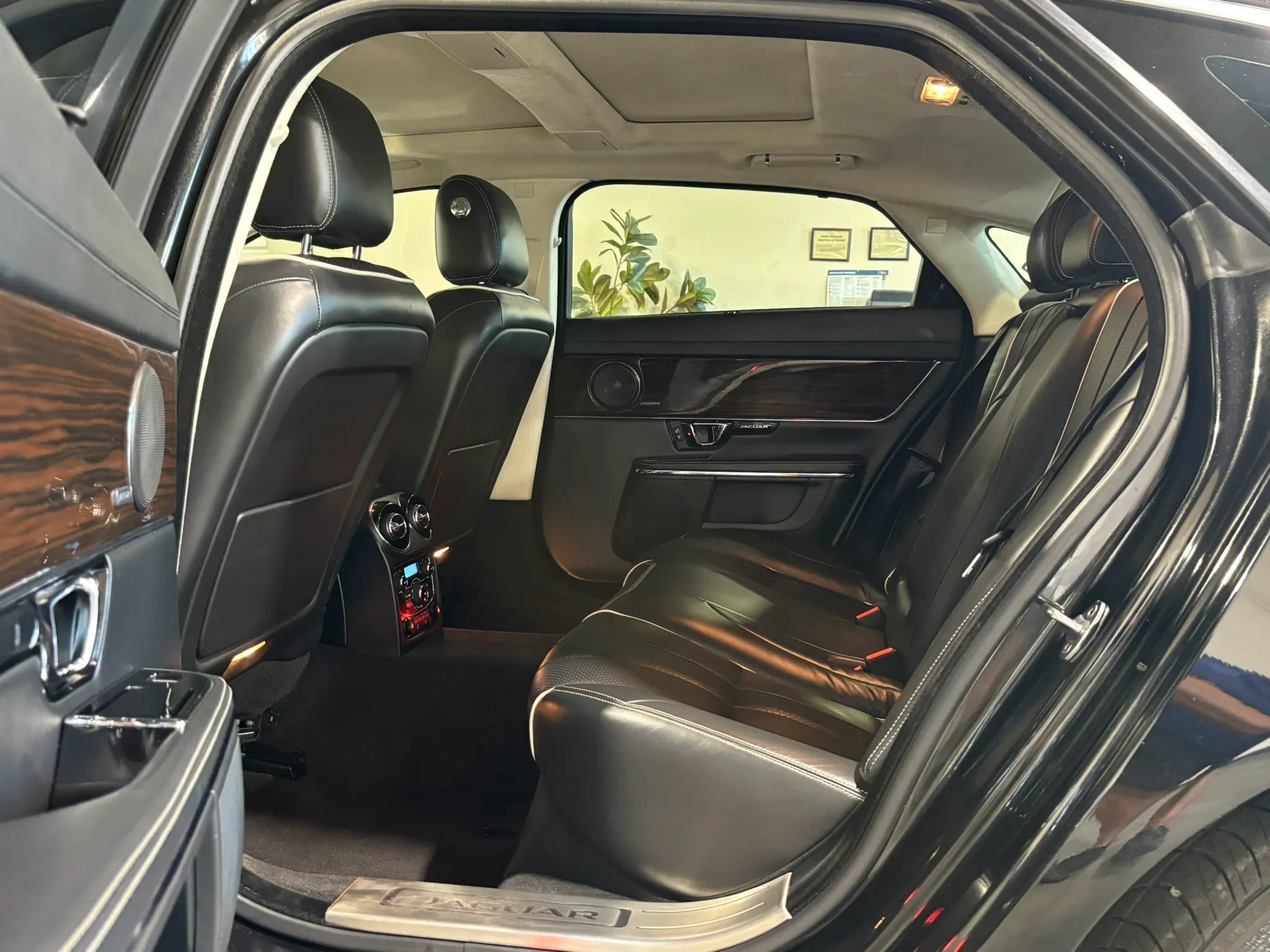 Used 2015 Jaguar XJ L Portfolio AWD/4WD image 16