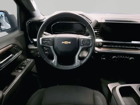Used 2024 Chevrolet Silverado 1500 LT AWD/4WD image 10