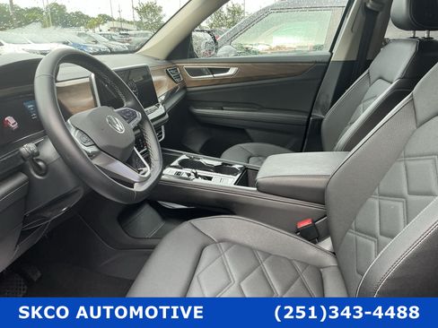 Used 2025 Volkswagen Atlas SE FWD image 11
