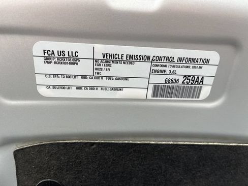 Used 2024 Chrysler Pacifica Touring-L FWD image 24