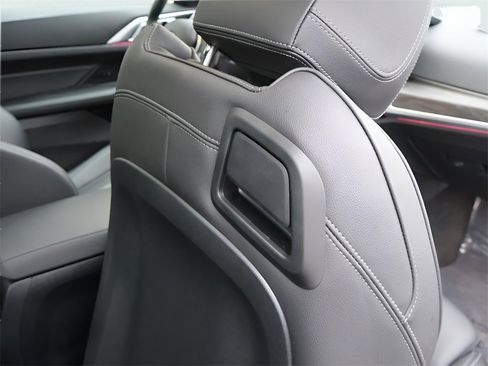 Used 2024 BMW 430i xDrive Coupe w/ Premium Package image 13