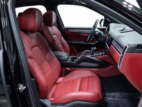 Used 2023 Porsche Cayenne Platinum Edition AWD/4WD image 25