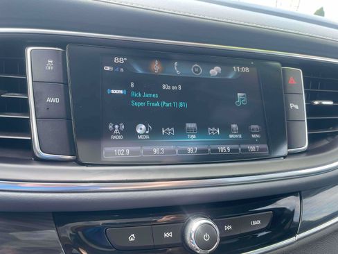 Used 2019 Buick Enclave Essence AWD/4WD image 18