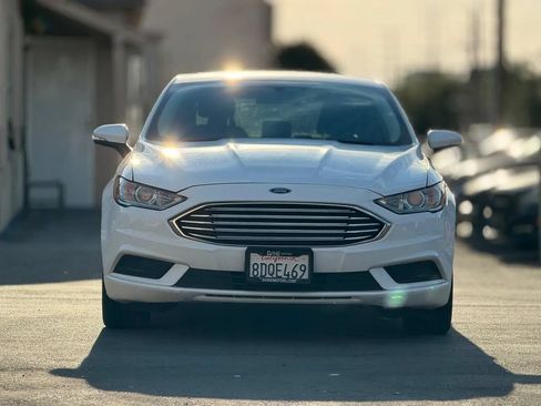Used 2018 Ford Fusion SE FWD image 3