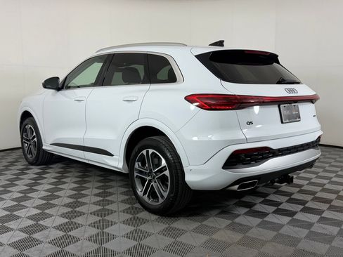 Used 2025 Audi Q5 Premium w/ Convenience Package image 3