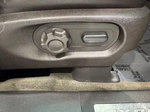 Used 2014 Ford Explorer Limited image 39