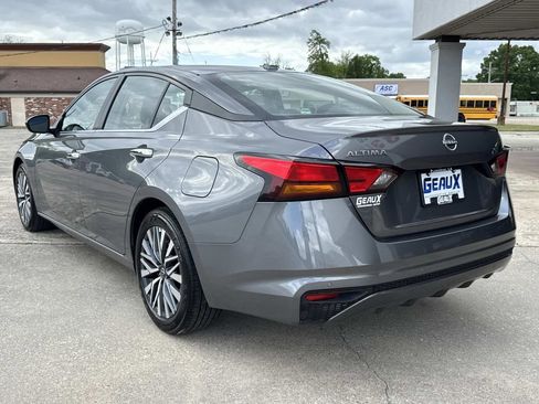 Used 2025 Nissan Altima 2.5 SV FWD image 9