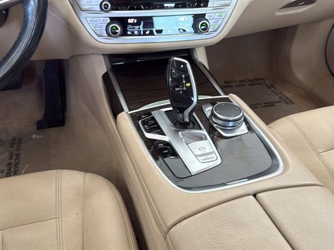 Used 2019 BMW 740i RWD image 36