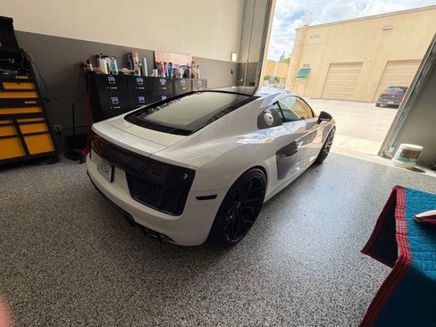 Used 2017 Audi R8 V10 AWD/4WD image 2
