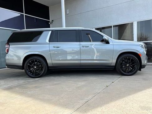 Used 2023 Chevrolet Suburban High Country image 2