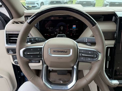 Used 2025 GMC Yukon XL Denali w/ Denali Reserve Package AWD/4WD image 29