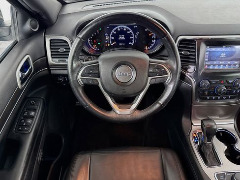 Used 2018 Jeep Grand Cherokee Limited image 16