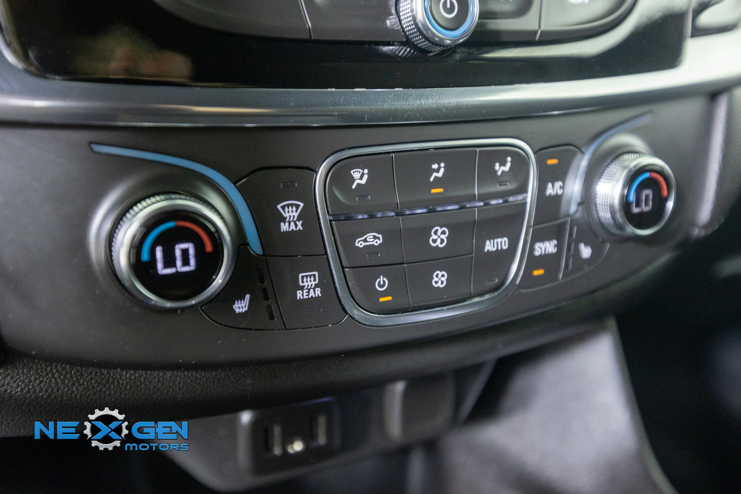 Used 2023 Chevrolet Traverse LT w/ LPO, Floor Liner Package AWD/4WD image 23