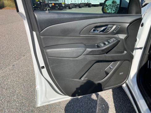 Used 2022 Chevrolet Traverse Premier image 13