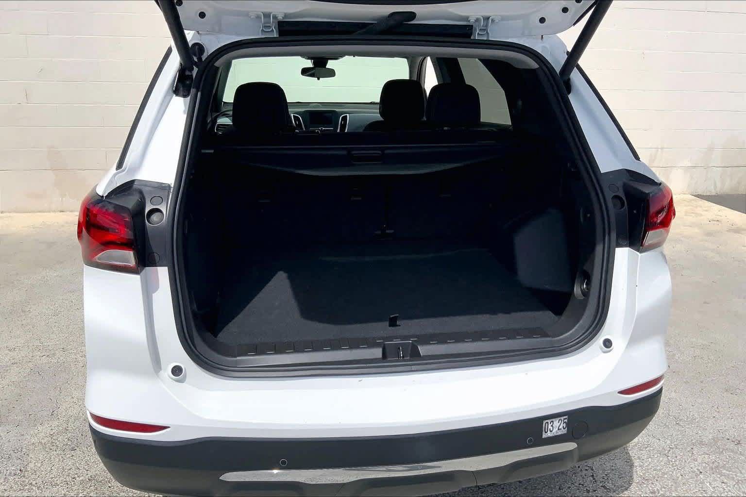 Used 2024 Chevrolet Equinox LT w/ Driver Convenience Package AWD/4WD image 18
